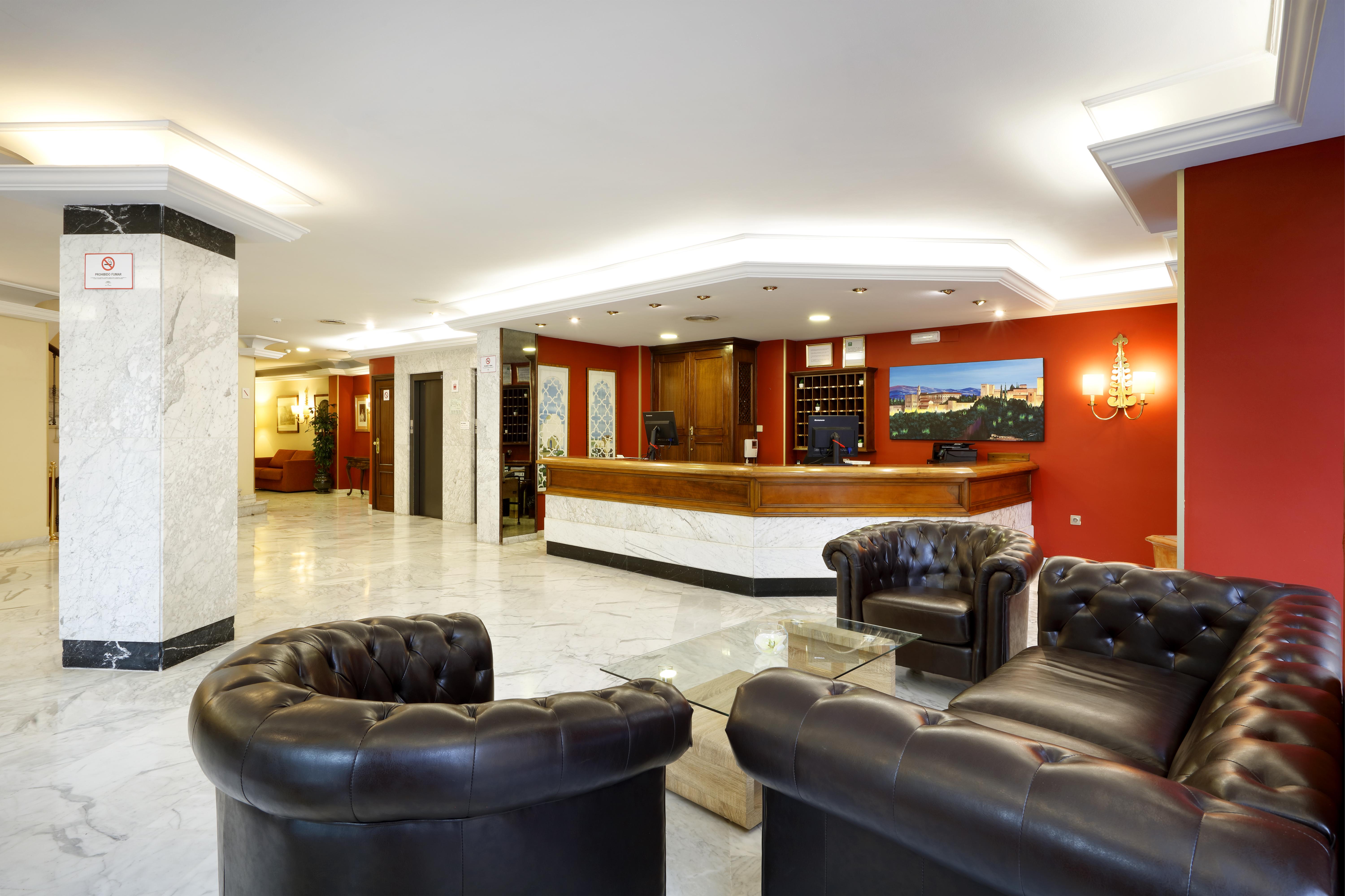 Exe Triunfo Granada Hotel Exterior photo
