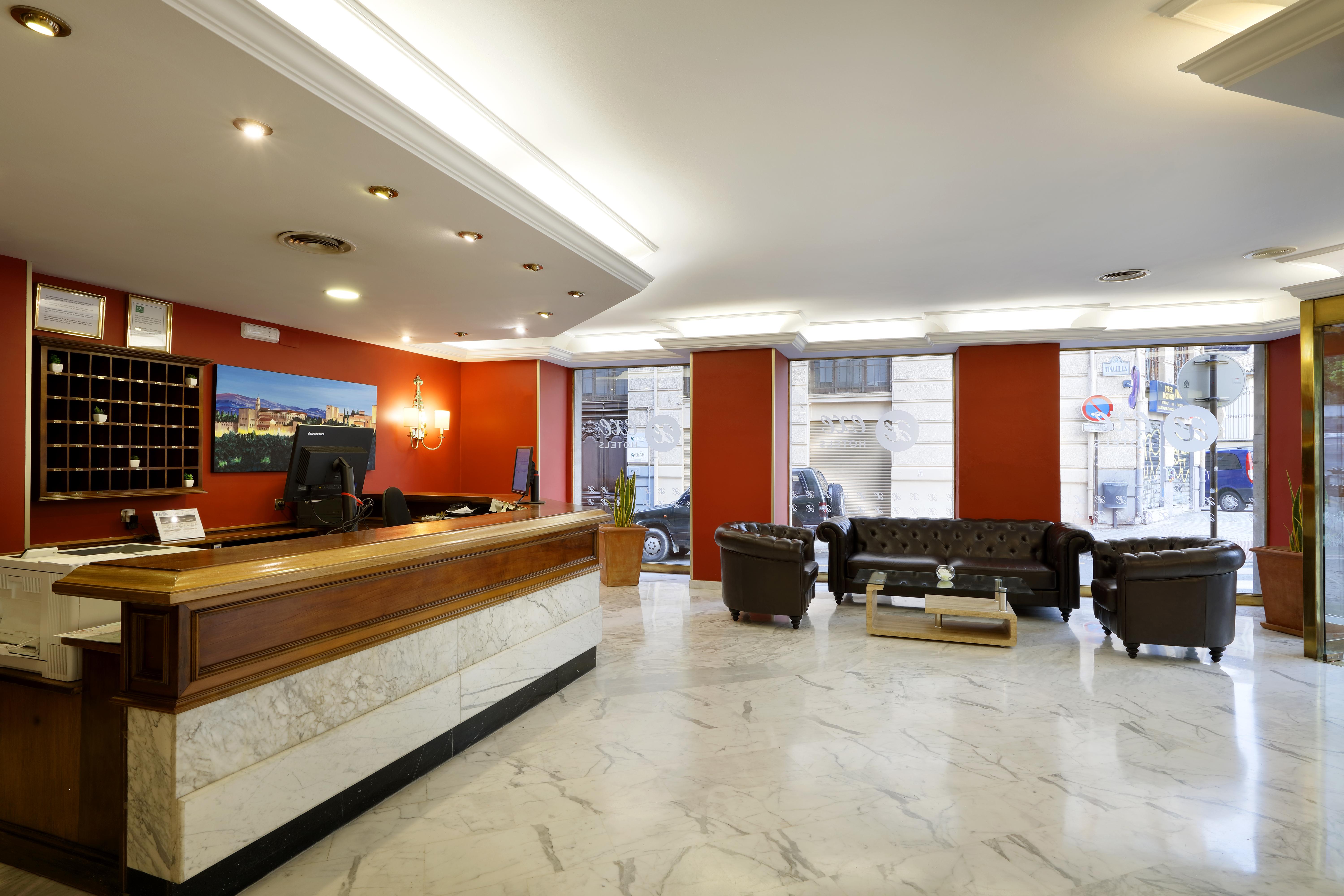 Exe Triunfo Granada Hotel Exterior photo
