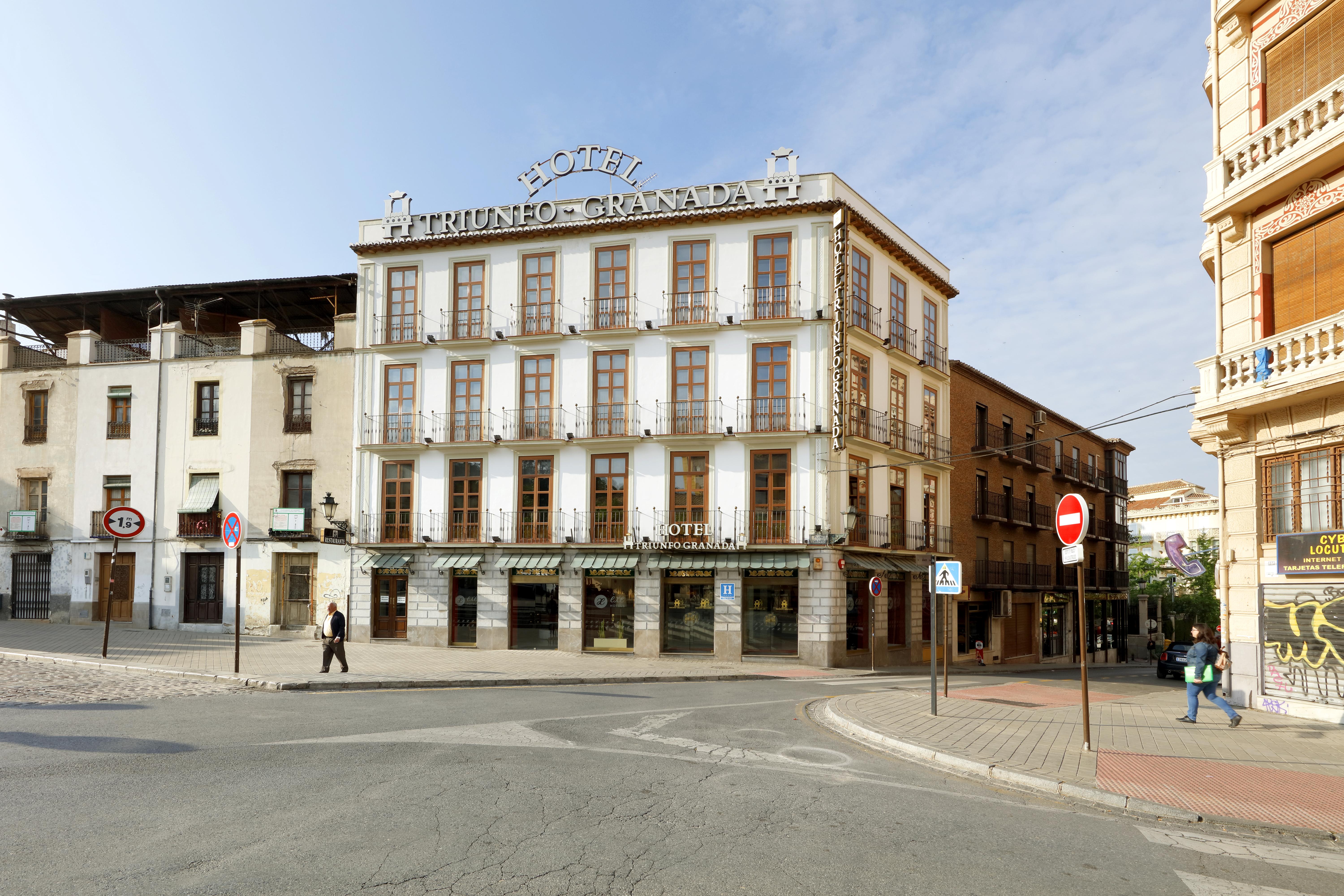 Exe Triunfo Granada Hotel Exterior photo