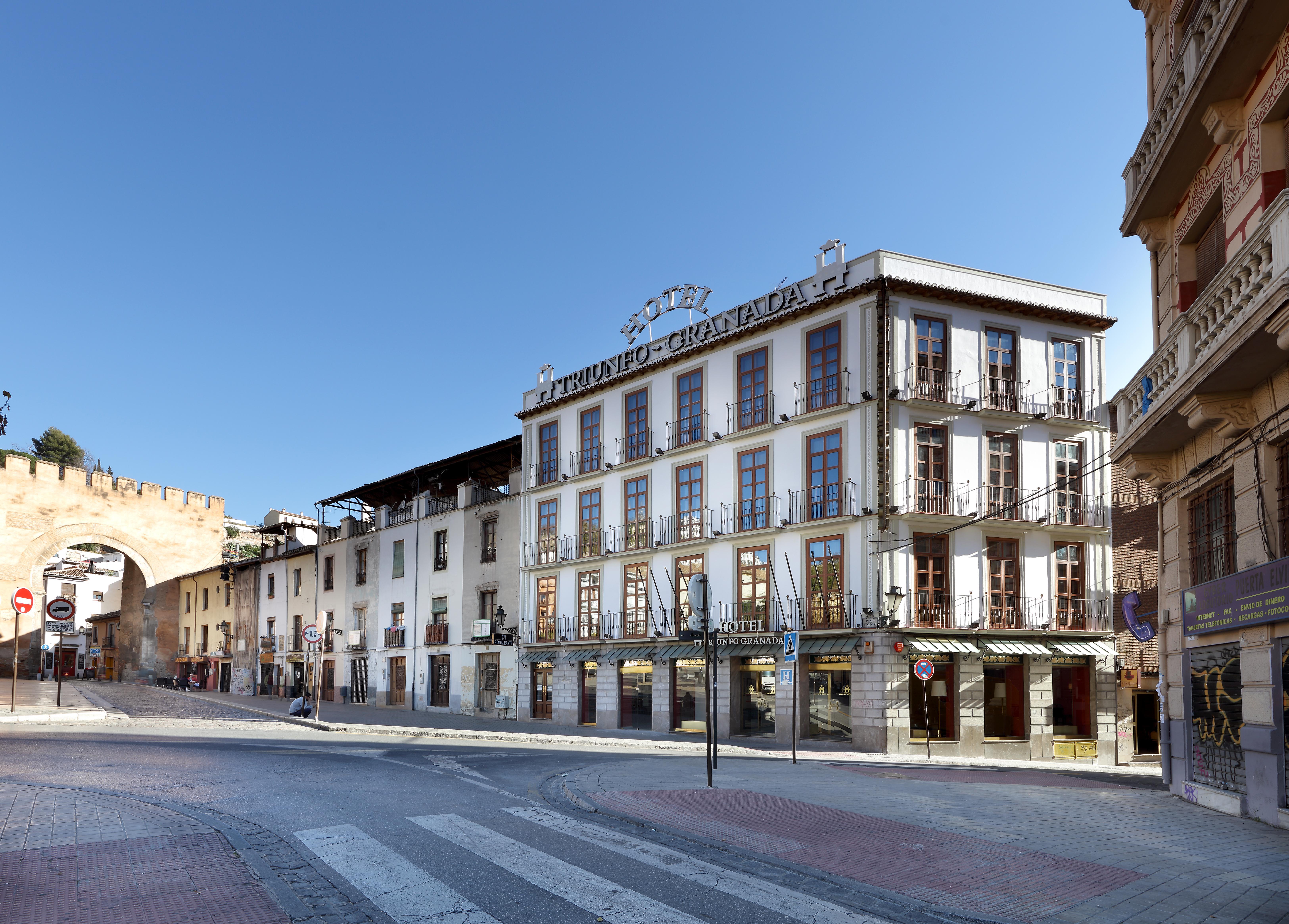 Exe Triunfo Granada Hotel Exterior photo