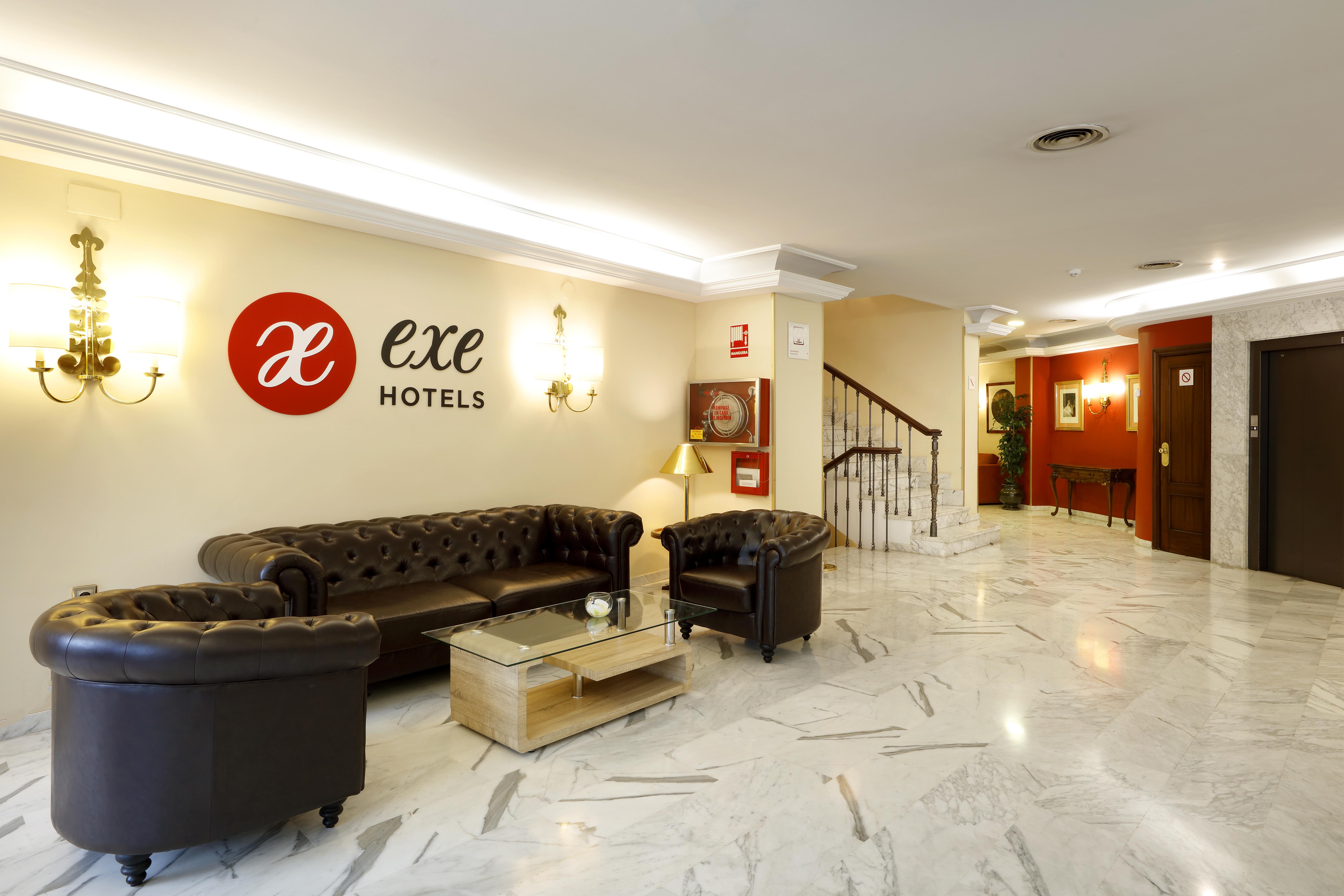 Exe Triunfo Granada Hotel Exterior photo